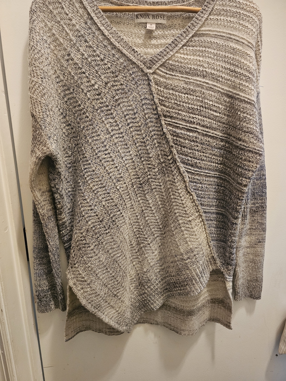 Knox Rose Marled V-Neck Sweater in Gray and Cream